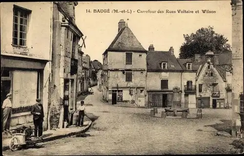 Ak Baugé Maine et Loire, Carrefour des Rues Voltaire et Wilson