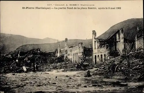 Ak Saint Pierre Martinique, Partie Nord de la Place Bertin, apres la Catastrophe du 8 Mai 1902