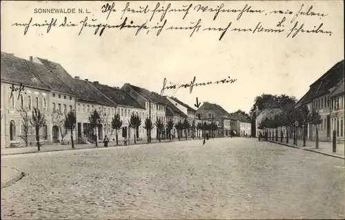 Ak Sonnewalde in der Niederlausitz, Marktplatz, Straßenpartie