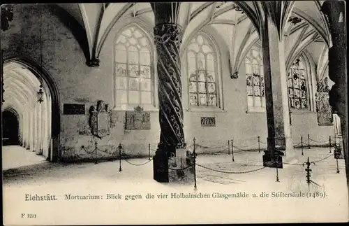 Ak Eichstätt Oberbayern, Mortuarium, Blick gegen die vier Holbainschen Glasgemälde und Stiftersäule