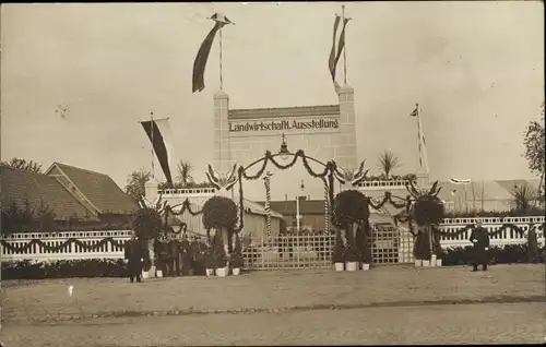 Foto Ak Unbekannter Ort, Landwirtschaftsausstellung, Eingang