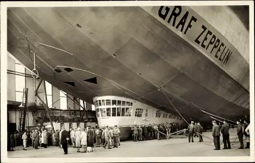 Ak Luftschiff Graf Zeppelin in der Halle, LZ 127