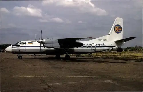 Ak Ukrainisches Passagierflugzeug, Air Ukraine, Antonov AN-24B, CCCP-47287