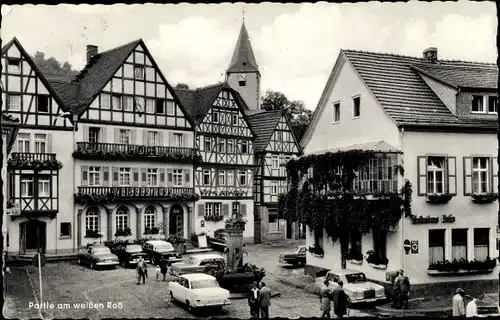 Ak Bad Orb in Hessen, Partie am weißen Ross, Mercedes Benz W 114, Fachwerkhäuser, Kirche