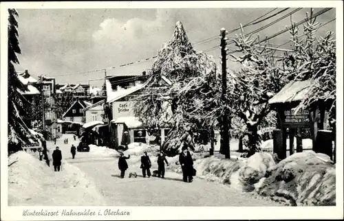 Ak Hahnenklee Bockswiese Goslar im Harz, Straßenpartie, Cafe Fricke, Winter