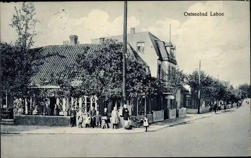 Ak Ostseebad Laboe, Straße, Restaurant, Passanten