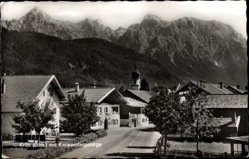 Ak Krün in Oberbayern, Teilansicht mit Karwendelgebirge