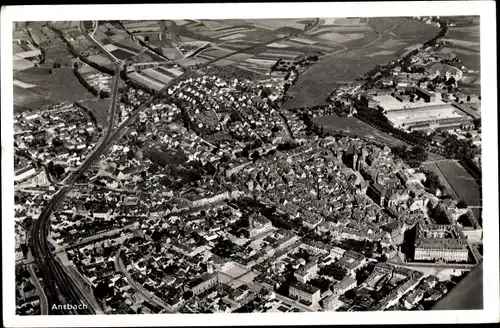 Ak Ansbach, Blick auf den Ort mit Gebäuden und Kirche, Fliegeraufnahme