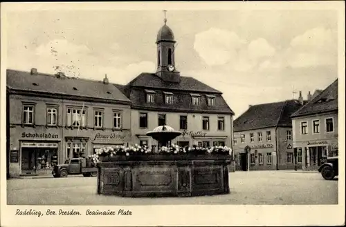 Ak Radeburg in Sachsen, Braunauer Platz, Ratskeller, Schokoladenhandlung, Brunnen
