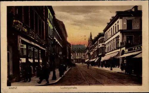 Ak Mainz, Blick auf die Ludwigstraße, Geschäft , Passanten