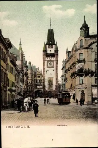 Ak Freiburg im Breisgau, Blick auf das Martinstor, Straßenbahn