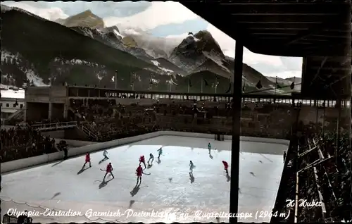 Ak Garmisch Partenkirchen in Oberbayern, Olympia Eisstadion, Zugspitzgruppe, Eishockey