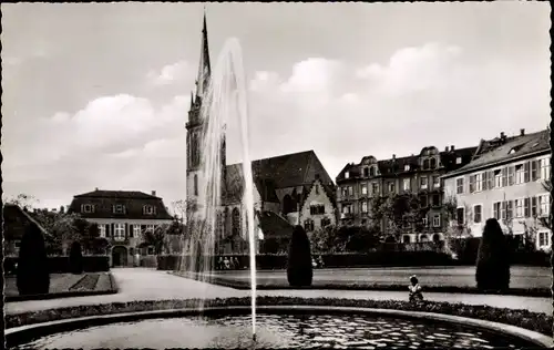 Ak Darmstadt in Hessen, Brunnen, Prinz Georg Palais, St. Elisabethkirche