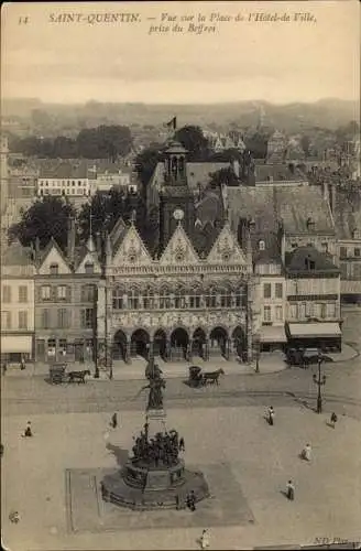 Ak Saint Quentin Aisne, Vue sur la Place de l'Hotel de Ville, prise du Beffroi