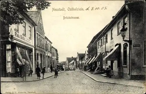 Ak Neustadt in Holstein, Brückstraße, Handlung Fink & Nehls