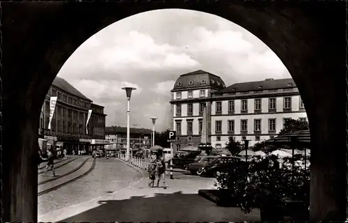 Ak Darmstadt in Hessen, Markt, Blick zum Schloss