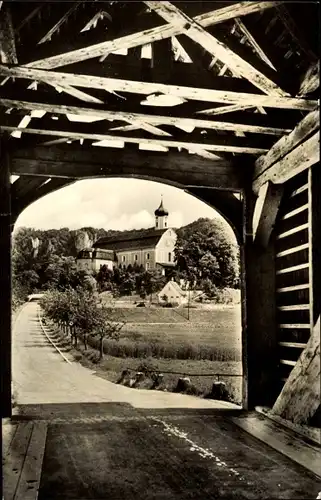 Ak Beuron an der Donau Württemberg, Abteikirche von der Holzbrücke gesehen