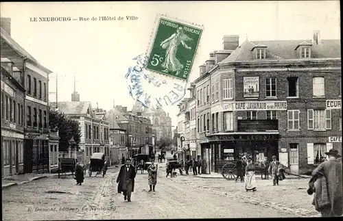 Ak Le Neubourg Eure, Rue de l'Hôtel de Ville, piétons