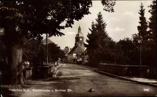 Ak Vetschau im Spreewald, Stadtbrücke und Berliner Straße