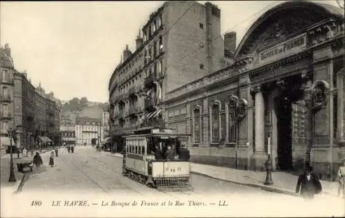 Ak Le Havre Seine Maritime, La Banque de France et la Rue Thiers, Tramway
