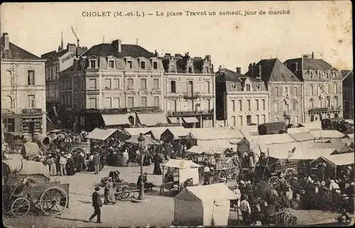 Ak Cholet Maine et Loire, La place Travot un samedi, jour de marche