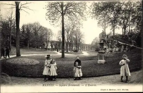Ak Mantes Yvelines, Square Brieussel, L'Entree