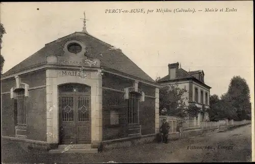 Ak Percy en Auge Calvados, Mairie, Ecoles