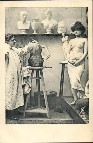 Ak Erotik, Aktmodell, Bildhauer, Atelier