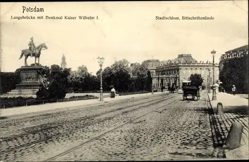 Ak Potsdam in Brandenburg, Langebrücke, Kaiser-Wilhelm-Denkmal, Stadtschloss, Bittschriftenlinde