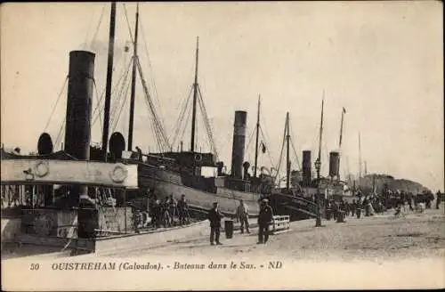 Ak Ouistreham Calvados, Bateaux dans le Sas