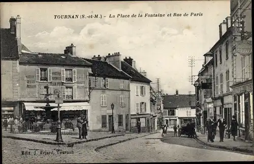 Ak Tournan Seine et Marne, La Place de la Fontaine, Rue de Paris