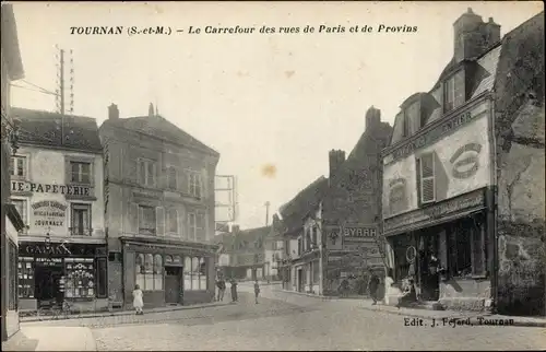 Ak Tournan Seine et Marne, Le Carrefour des Rues de Paris et de Provins