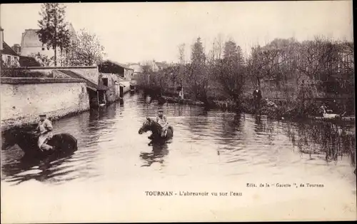 Ak Tournan Seine et Marne, L'abreuvoir vu sur l'eau