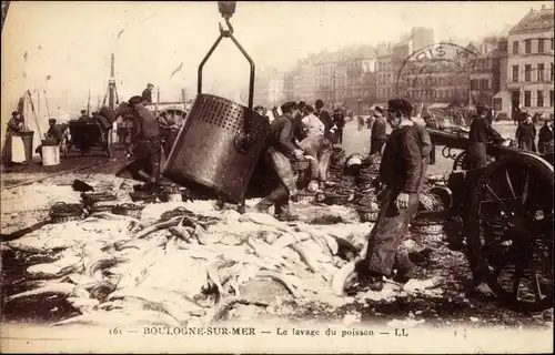 Ak Boulogne sur Mer Pas de Calais, Le lavage du poisson