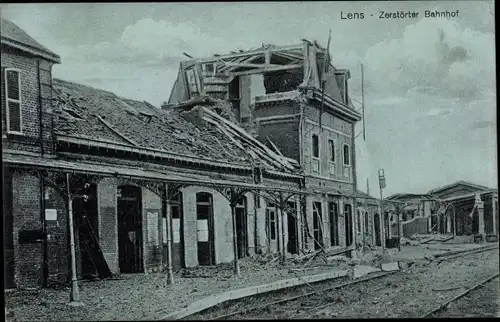 Ak Lens Pas de Calais, Zerstörter Bahnhof, Gleisseite, Kriegszerstörungen, I WK