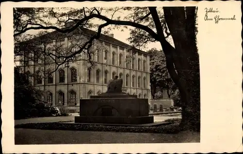 Ak Zittau in Sachsen, 102er Ehrenmal, Staatsbauschule