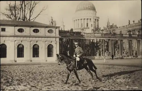 Ak Kronprinz Wilhelm von Preußen in Uniform auf einem Pferd
