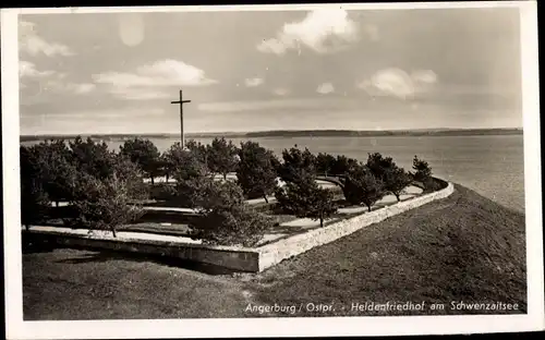 Ak Węgorzewo Angerburg Ostpreußen, Heldenfriedhof am Schwenzaitsee