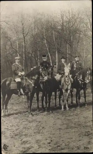 Ak Kaiser Wilhelm II in Uniformen auf einem Pferd, Reiter