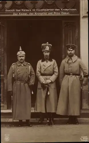 Ak Kaiser Wilhelm II., Kronprinz Wilhelm und Prinz Oskar, Totenkopfhusar, Hauptquartier