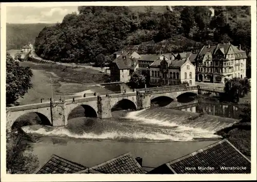 Ak Hann. Münden in Niedersachsen, Flusspartie mit Werrabrücke, Häuser, Wehr