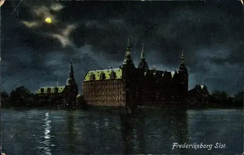 Ak Hillerød Hilleröd Dänemark, Frederiksborg Slot, Schloss bei Nacht