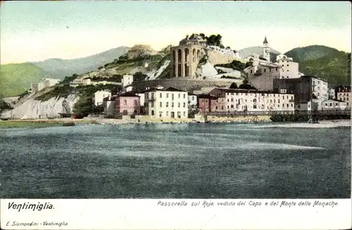 Ak Ventimiglia Liguria, Passerella sul Roja, veduta del Capo e del Monte delle Monache