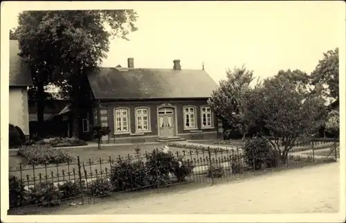 Foto Ak Havetoft Loit Havetoftloit in Angeln, Haus mit Garten