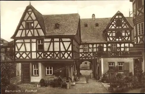 Ak Bacharach am Rhein im Kreis Mainz Bingen, Blick auf den Posthof, Fachwerkhaus