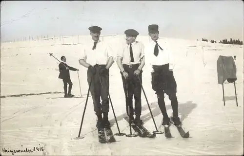 Foto Ak Drei Männer auf Skiern 1916