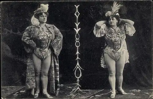 Ak Zwei dicke Frauen in Kostümen, Portrait