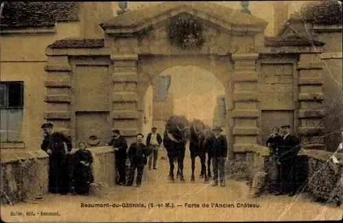 Ak Beaumont du Gatinais Seine et Marne, Porte de l'Ancien Chateau