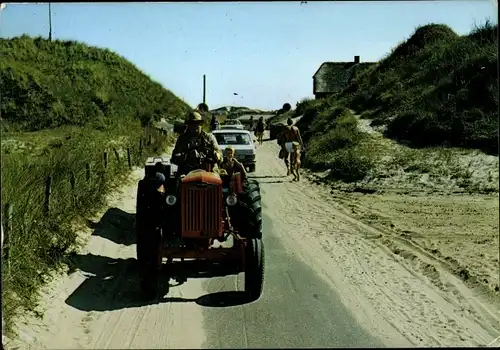 Ak Henne Varde Dänemark, Traktor auf der Strandstraße