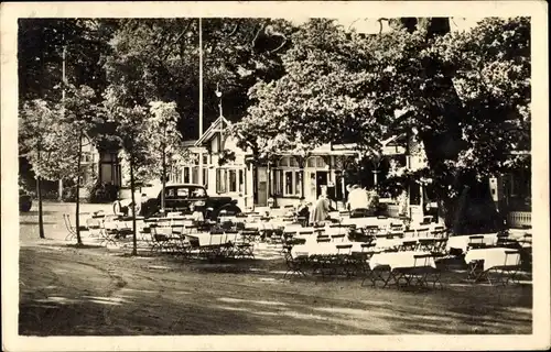 Ak Eutin, Gasthaus zum Uglei, Bes. August Holzbach, Terrasse